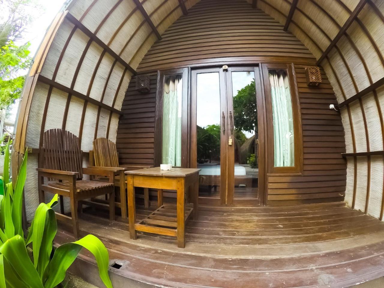 Amora Villa Gili Trawangan Exterior photo