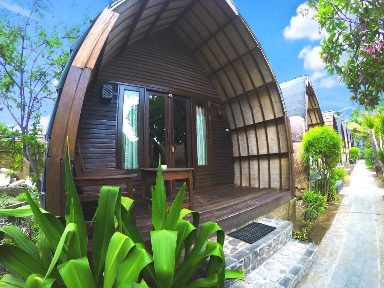 Amora Villa Gili Trawangan Exterior photo